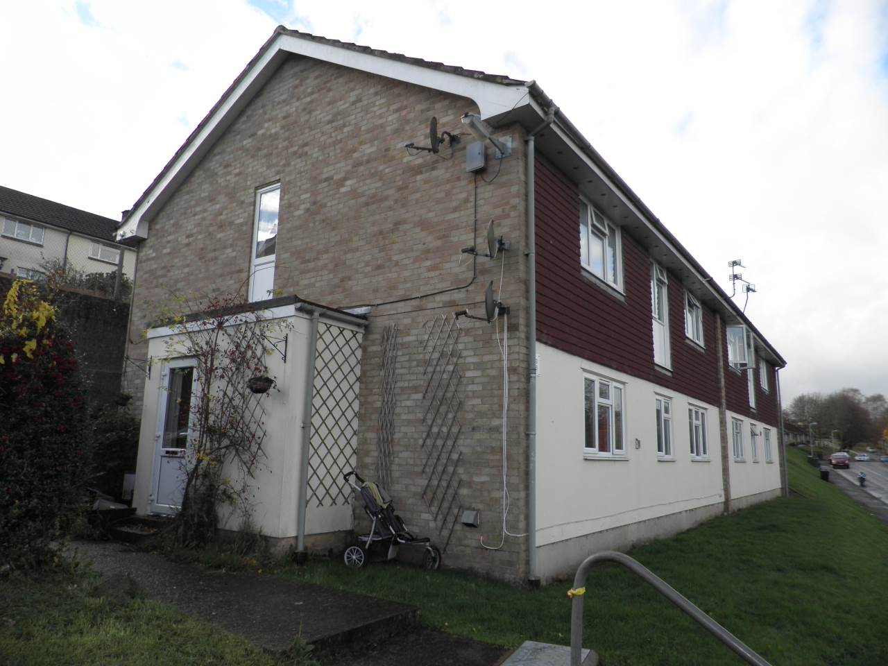 Feltham Drive, Frome, Somerset LettingsRUs Letting Agency Frome